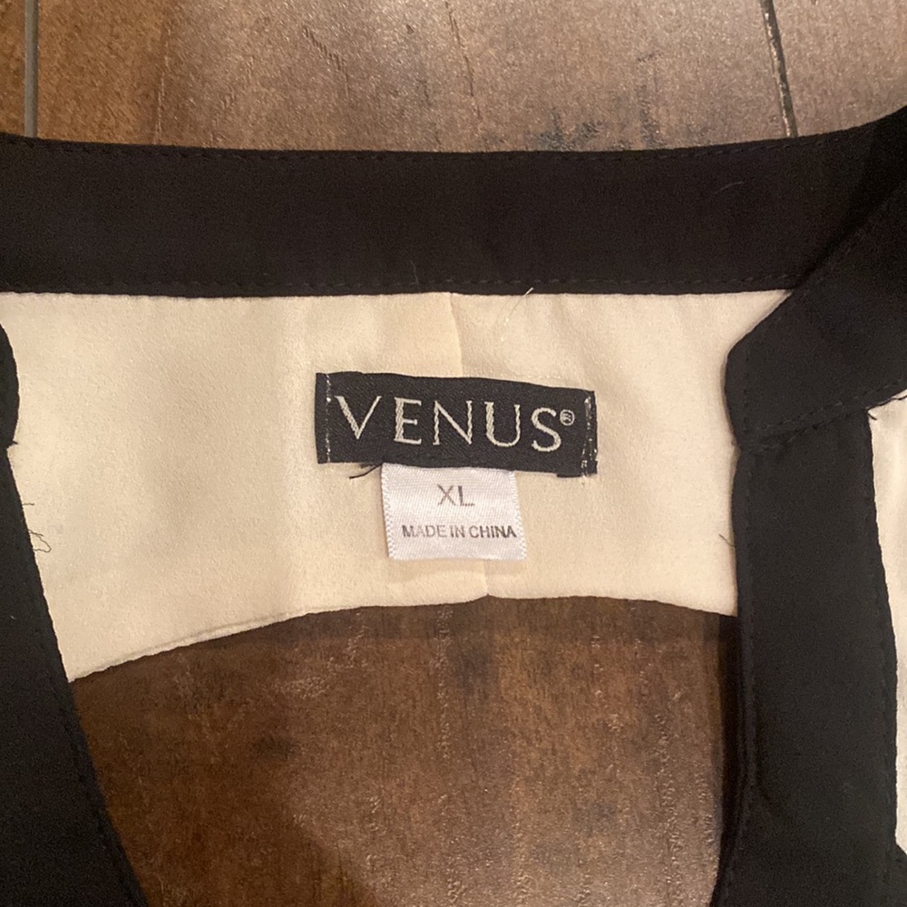 Womens cutout blouse - Picture 3 of 4